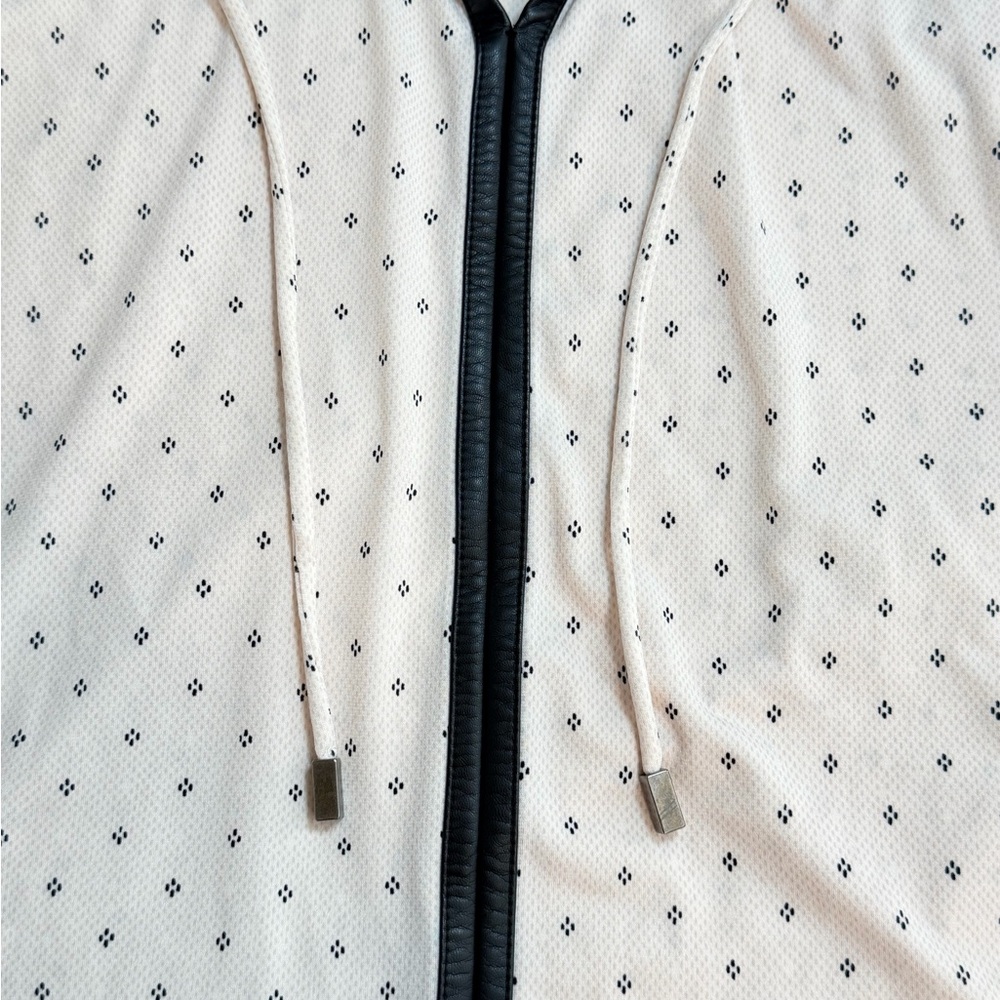 Liz Claiborne Petite PM Cream Diamond Print Tie-Neck Blouse Top - Picture 5 of 6